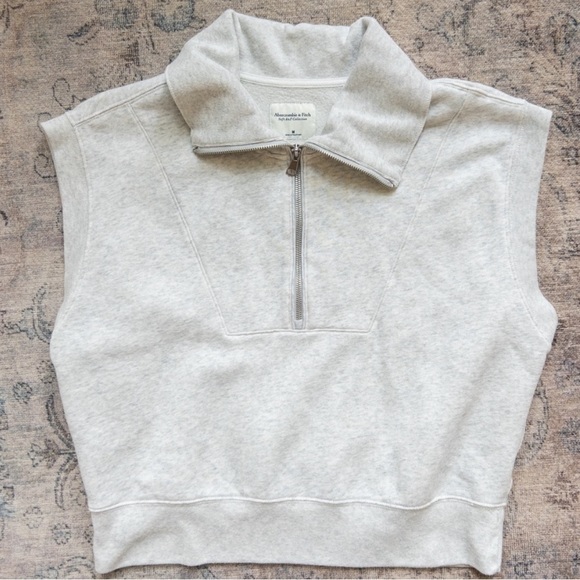 💛Bundle For $18- A&F Sweater Womens Medium Gray Zip Crop Top Casual - Picture 2 of 4